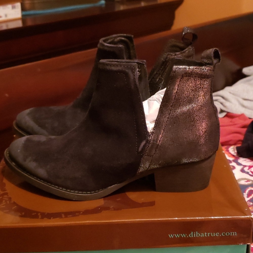Boots - Picture 4 of 5